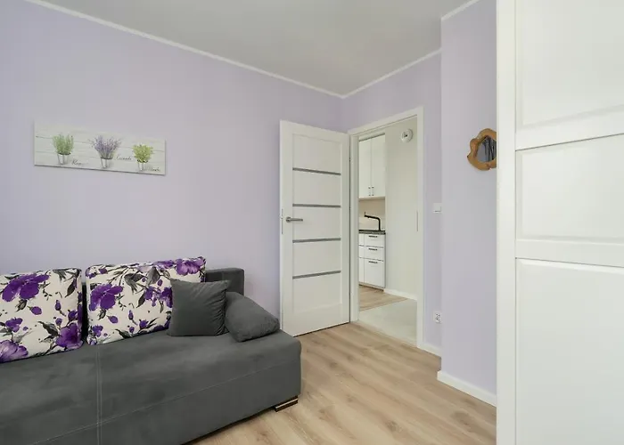 With 2 Bedrooms And Free Garage By Renters Apartment Poznan