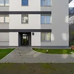 With 2 Bedrooms And Free Garage By Renters * بوزنان