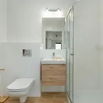 With 2 Bedrooms And Free Garage By Renters شقة