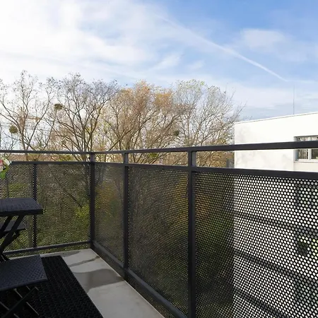 With 2 Bedrooms And Free Garage By Renters * Poznaň