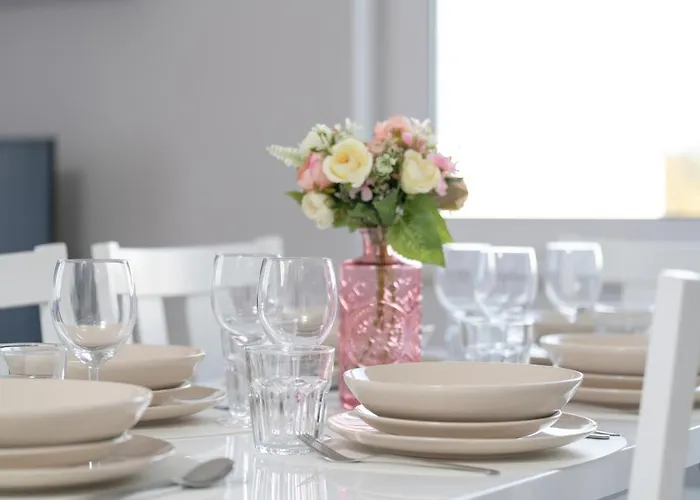 With 2 Bedrooms And Free Garage By Renters Apartmán Poznaň