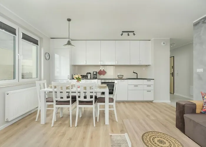 Apartment With 2 Bedrooms And Free Garage By Renters *