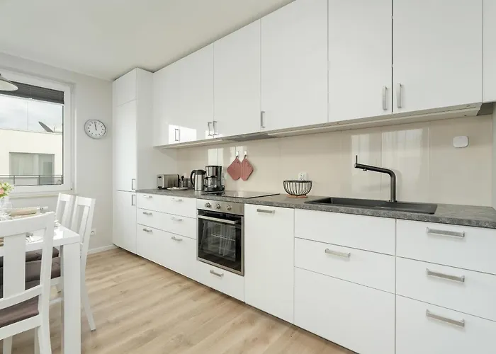 With 2 Bedrooms And Free Garage By Renters Posen