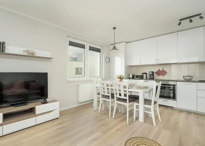 Apartment With 2 Bedrooms And Free Garage By Renters *