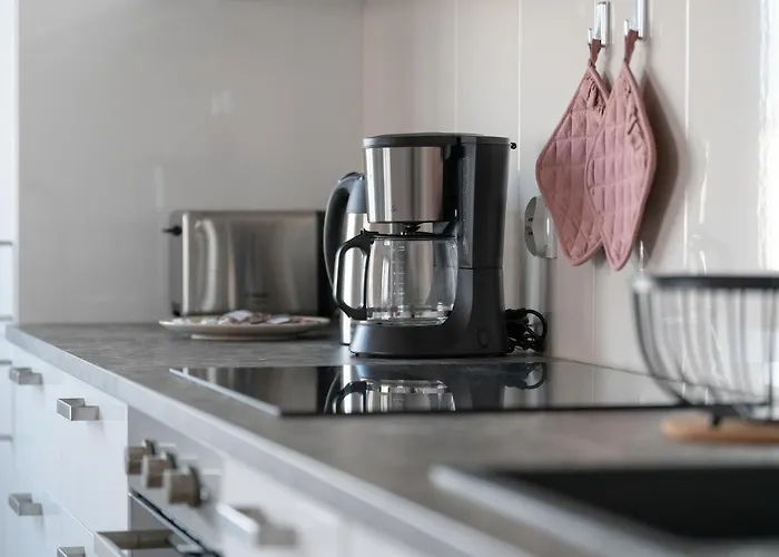 With 2 Bedrooms And Free Garage By Renters